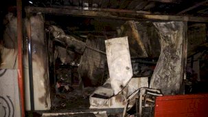 Depremzede ailenin yaşadığı konteyner alevlere teslim oldu: Anne ve 2 evladı dumandan etkilendi