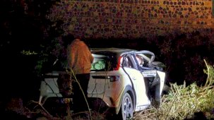 Diyarbakır’da polisin dur ihtarına uymayan araç faciaya davetiye çıkardı: 7 yaralı