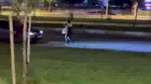 Diyarbakır’da şaşkına çeviren imaj: Bayan ana yolda kendini seyir halindeki araçların önüne attı