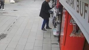 Dükkanın önündeki fanlı ısıtıcıyı bakıyormuş üzere yapıp alıp gitti