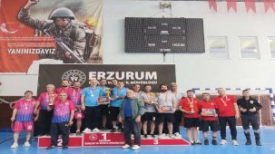 Erzurum'da Masa Tenisi Şampiyonu İl Sağlık Müdürlüğü