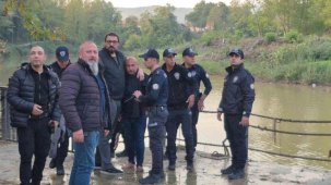 Eşiyle tartıştı, ırmağa atladı