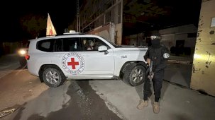 Hamas, İsrailli esirin cansız bedenini Kızılhaç'a teslim etti