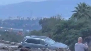 Hatay’da heyelanın kapattığı otoyolda ulaşım durdu