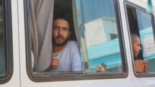 İsrail, hür bırakılması beklenen Filistinli tutukluların ailelerinin seyahat etmelerini engelledi