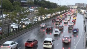 İstanbul'da Yağış Trafiği Felç Etti
