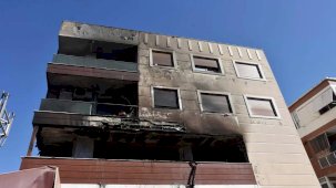 İzmir'de 3 Katlı Binada Yangın Çıktı