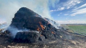 Karaman’da 300 ton saman balyası kül oldu