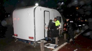 Karavanda kalan yaşlı adamdan haber alınamıyor