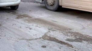 Kırmızı ışıkta yolu betonla kaplayan miksere ceza