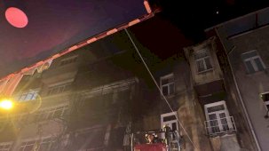 Kız istemede patlatılan havai fişekler evi yaktı