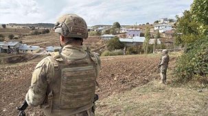 Komşusunu öldüren firari jandarmaya ateşle karşılık verdi, yaralı şekilde yakalandı