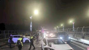 Köprü üzerinde zincirleme kaza: 4 yaralı