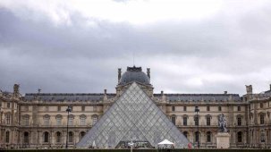 Louvre Müzesi’ndeki değerli mücevherlerin Fransa Merkez Bankası’na taşındığı iddiası