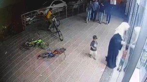 Markete alışveriş için girdi, bisikleti çalındı: Hırsızlık anı kameraya yansıdı