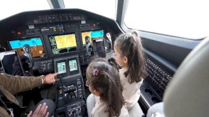 Minik İkizler Bakan Uraloğlu'nu Ziyaret Etti