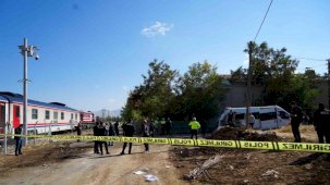 Muş’ta tren öğrenci servisine çarptı: 17 yaralı