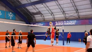 Nilüfer Belediyesi çalışanları filede ter döktü