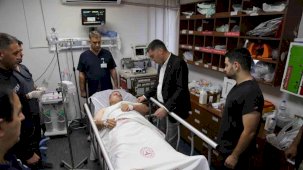 Nöbet tutan polise bıçaklı saldırı