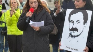 NSU kurbanlarının çocukları 150 bini aşkın imzayı Alman Meclisine teslim etti