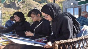 Öğrenciler Tarihi Yapıları Resmetti