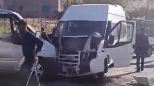 Öğretmenleri taşıyan minibüs ile yolcu aracı çarpıştı: 11 yaralı