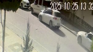 Otomobil park halindeki araçlara çarptı