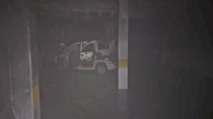 Otoparktaki araç alev aldı, bina tahliye edildi