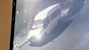 Park Halindeki Minibüs Süratle Çalındı