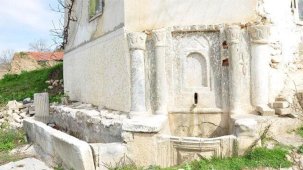 Roma dönemi mermer çeşme tahrip edildi