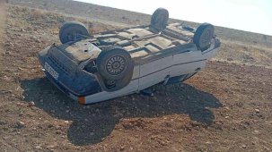 Şanlıurfa’da kontrolden çıkan otomobil şarampole uçtu