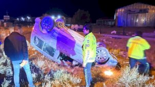 Takla atan hafif ticari aracın sürücüsü kaçarak kayıplara karıştı