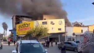 Tekstil malzemesi satan iş yerinde çıkan yangın söndürüldü