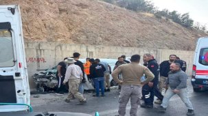 Uludere'de Minibüs ve Ticari Araç Çarpıştı: 11 Yaralı