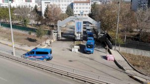 Üniversite kentine yapılan uyuşturucu sevkiyatı engellendi: Binlerce hap ele geçirildi