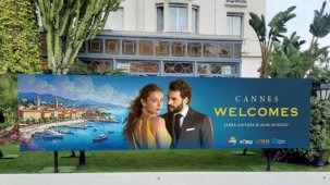 Veliaht Dizi Afişi Cannes Sokaklarında!