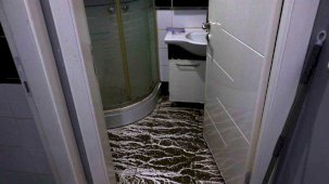 Yağmurun tesiriyle atık borusu konutuna taşan adamdan ABB’ye isyan