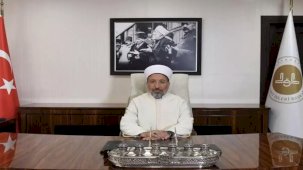 Yeni Dİyanet İşleri Başkanı Safi Arpaguş, makamına Atatürk portresi astı