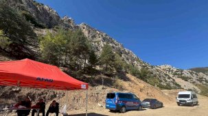 Yürüyüş için çıktığı dağda kayboldu, 3 gündür aranan yaşlı adamı çoban buldu