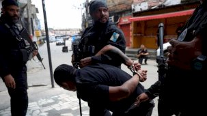 Zehir operasyonunda 4'ü polis en az 60 kişi hayatını kaybetti