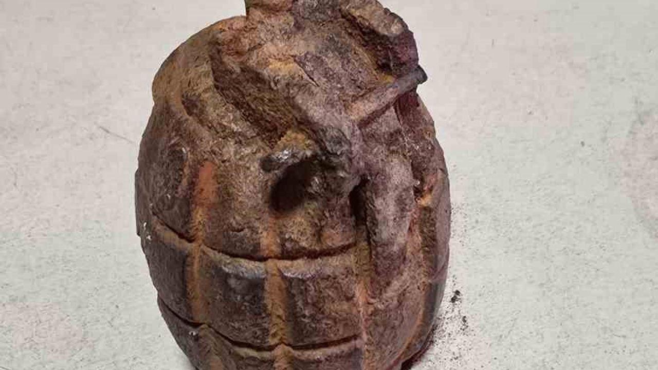 Tarlada el bombası bulundu