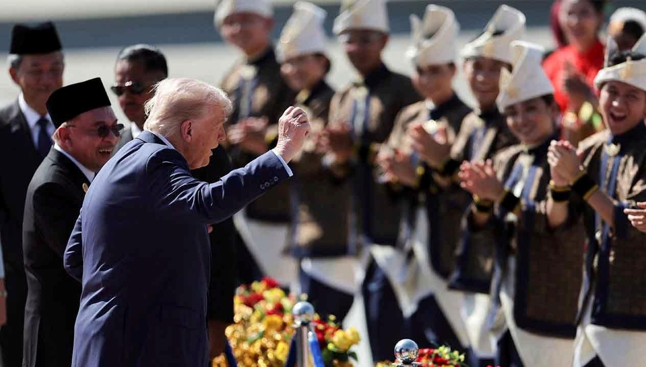 Trump Asya turuna dansla başladı