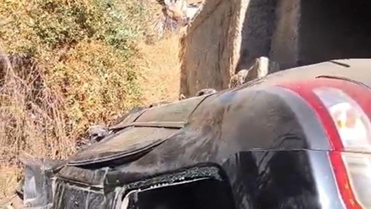 Yüksekova’da denetimden çıkan araba dereye uçtu: 4 yaralı