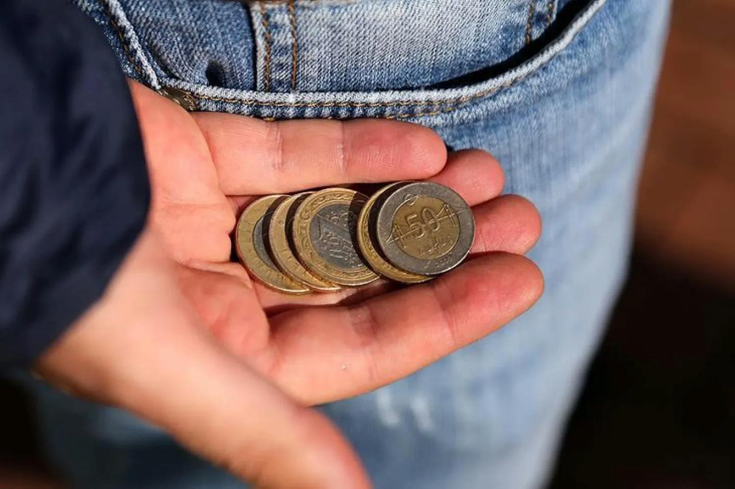 4 kişilik ailenin açlık sınırı aylık 3 bin 49, yoksulluk sınırı 9 bin 931 lira oldu