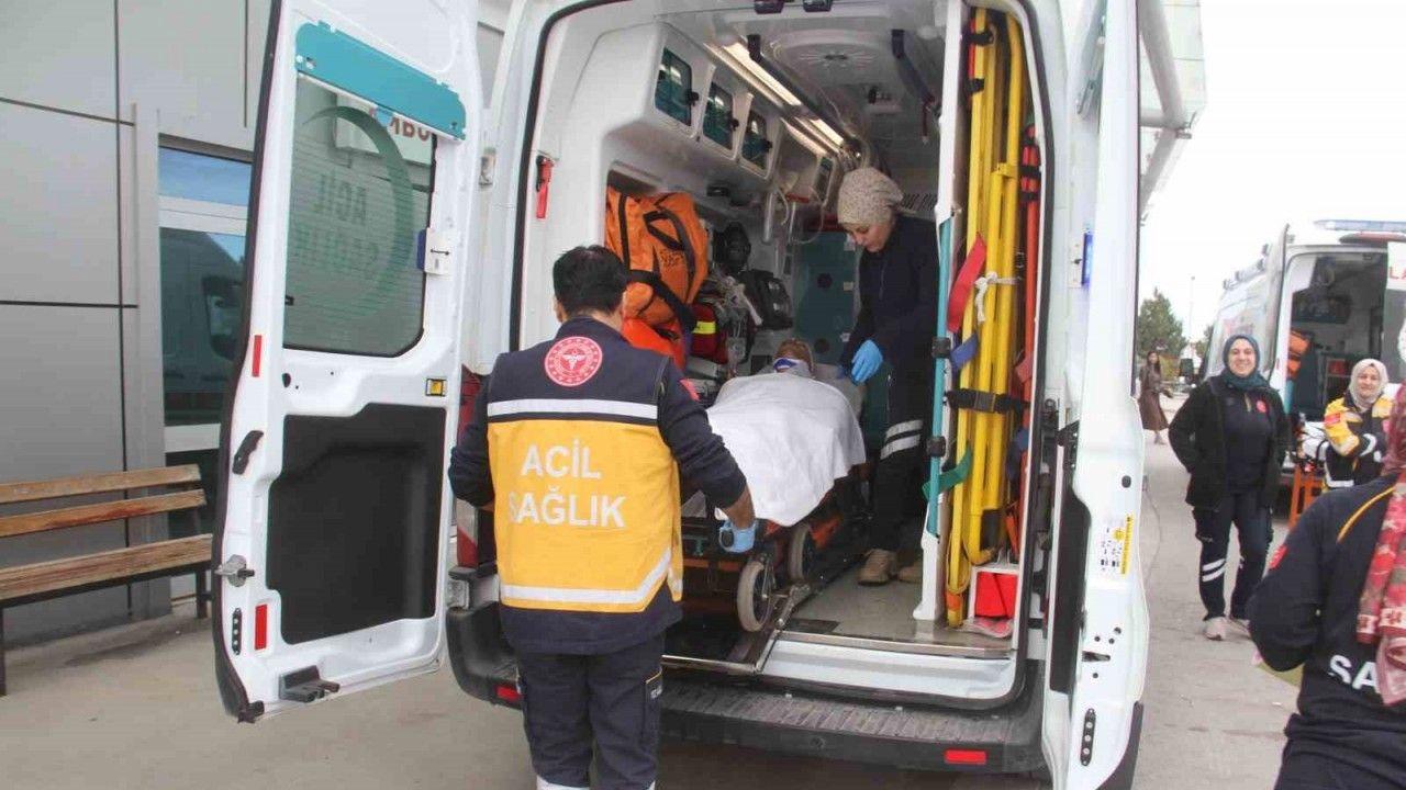 Ahırda dananın teptiği besici hastanelik oldu