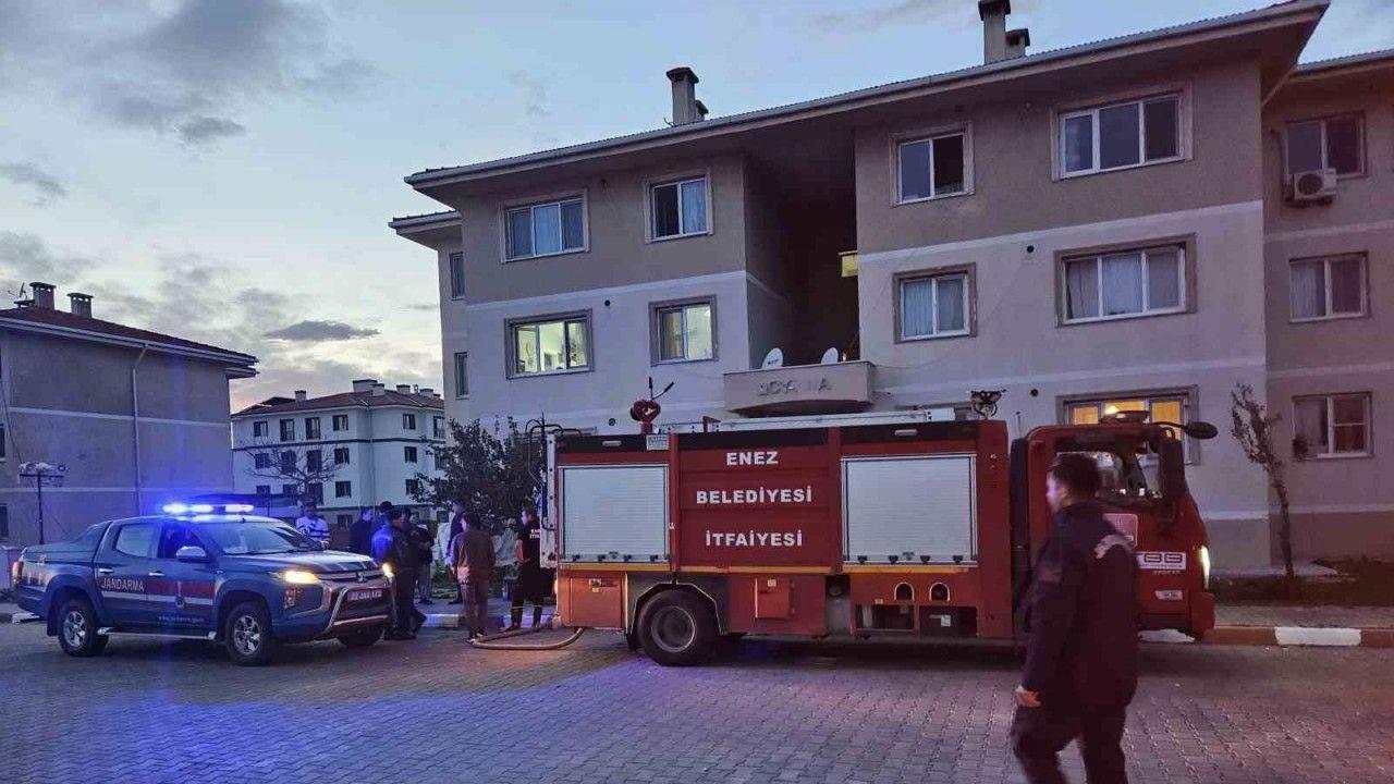 Apartmanda komşusunu öldürdükten intihar etti