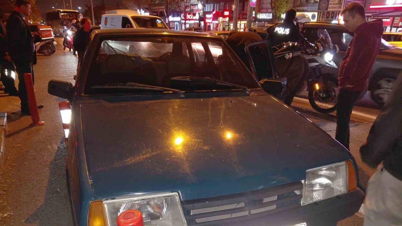 Arıza yapan aracından inen adama otobüs çarptı