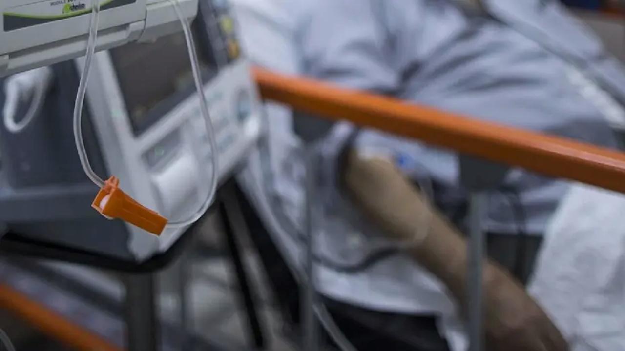 Aynı odada kaldığı hastanın solunum cihazını söktü