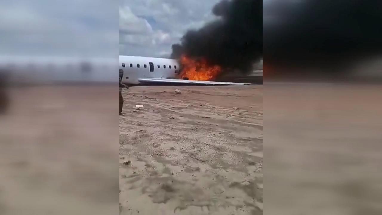 Bakanı taşıyan uçak pistten çıktı