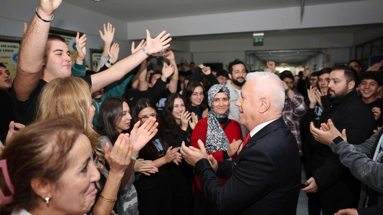 Başkan Bozbey mezun olduğu okuldaki öğretmenlerle buluştu